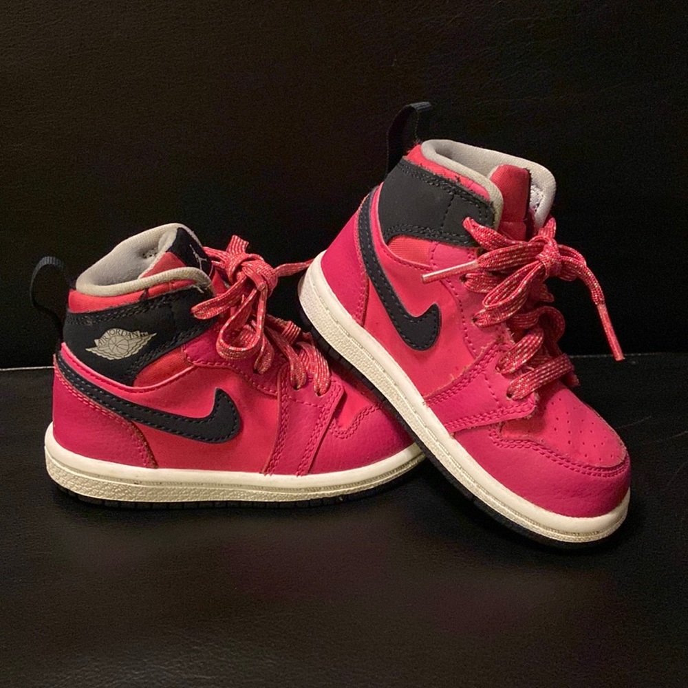 Nike Air Jordan 1 Retro High Vivid Pink Size 6c Youth